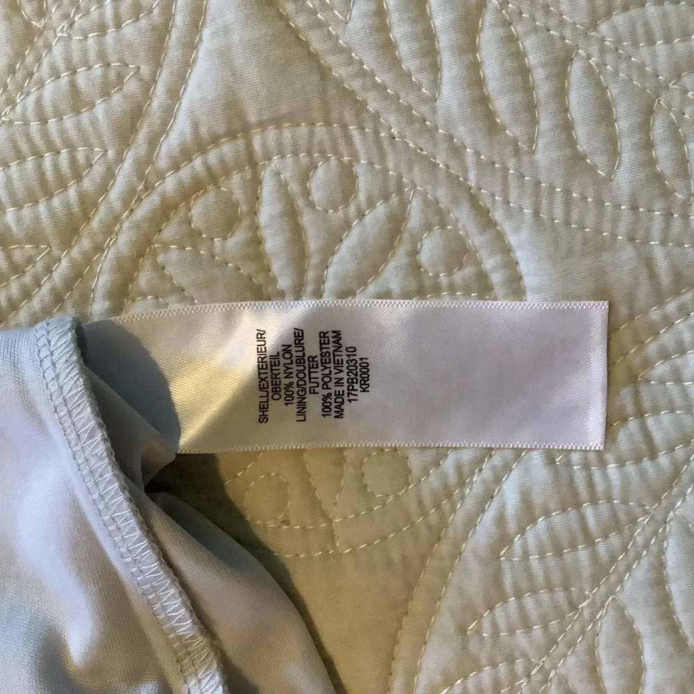 COPY - Beautiful grey lace blouse. Excellent condition - Picture 3 of 4